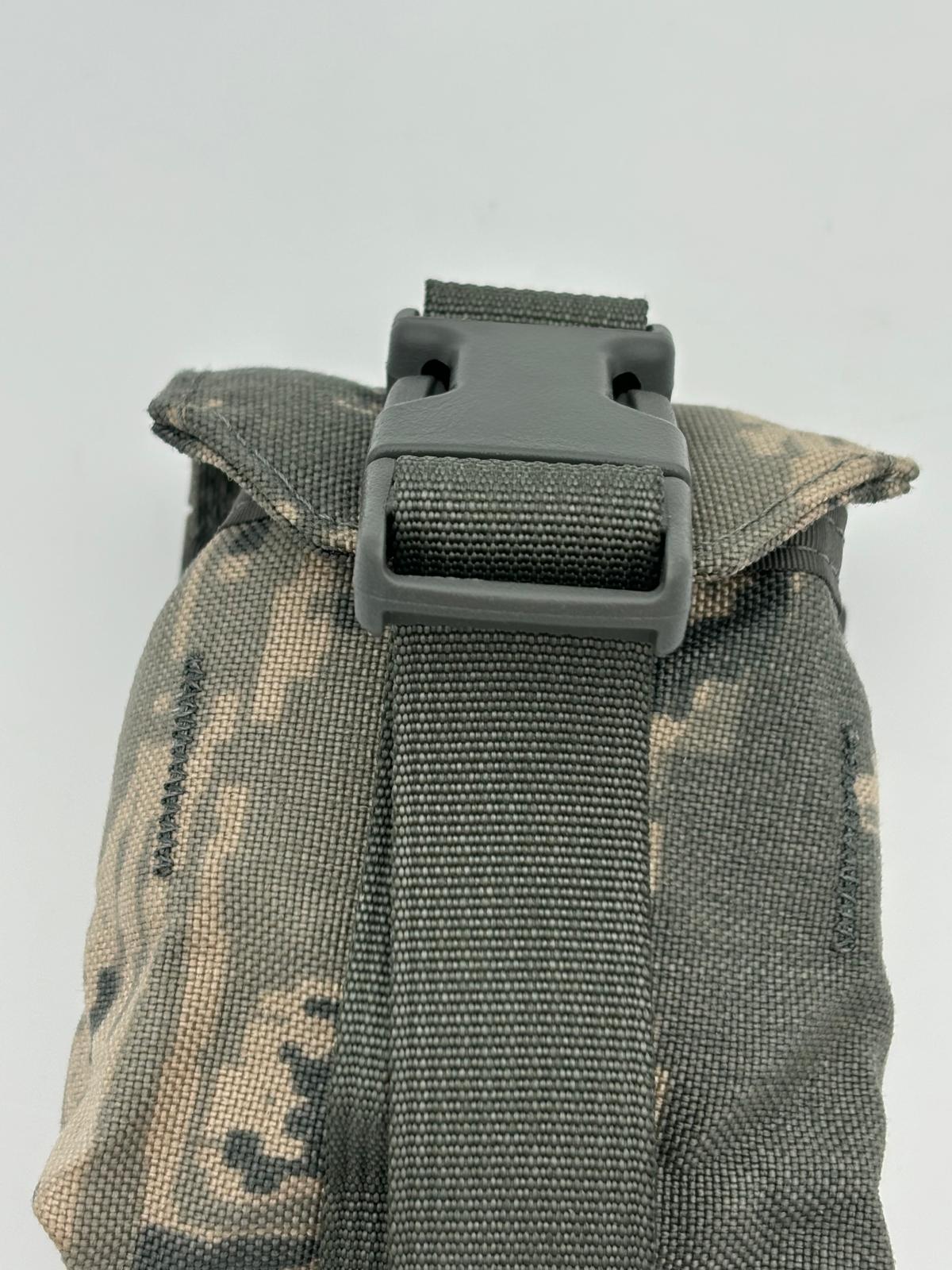 US Army MOLLE II Handgranaten-Tasche im ACU-Tarnmuster