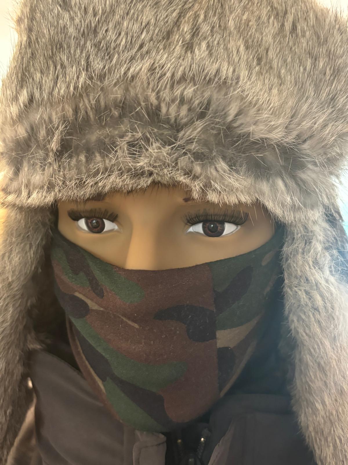 Fellmütze – Schwarz mit grauem Echtfell